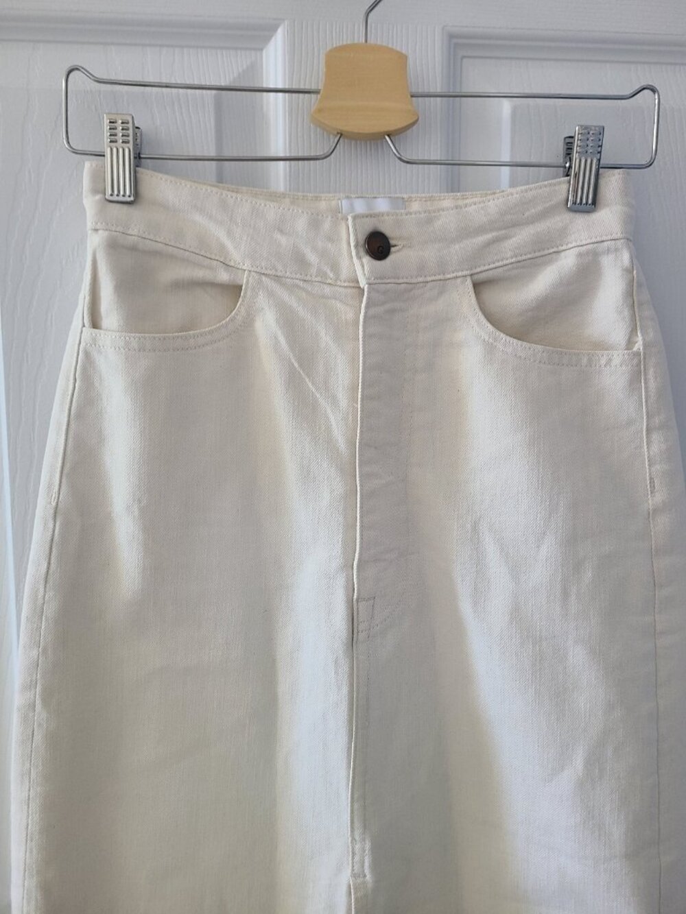 Goop G. Label Yu Denim Pencil Skirt Midi in Natural size 27 - Picture 7 of 9